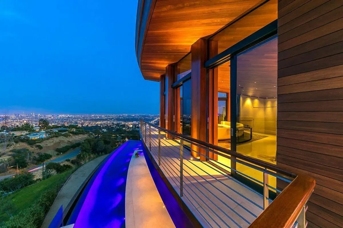 Modern Villa With Unmatched Skyline Views Los Angeles